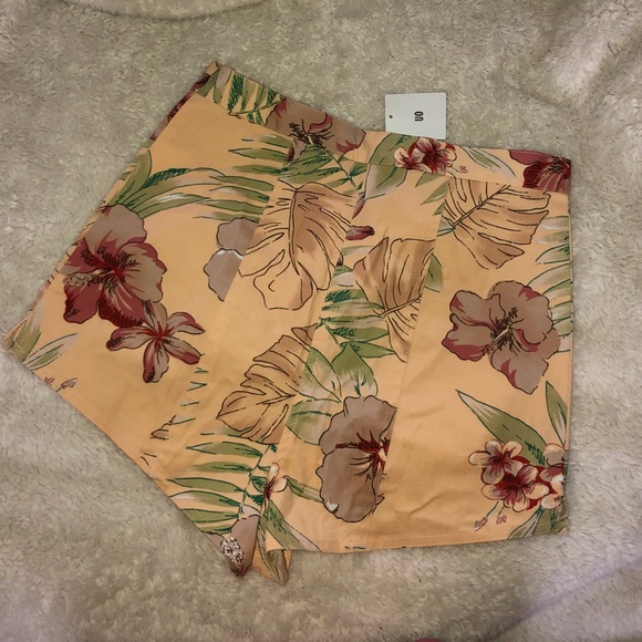 Urban Outfitters High rise floral print shorts - Picture 2 of 2